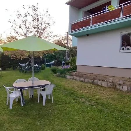 Hannah - Relax Dom Pod Orechom - 2i Rodinne So Zdielanou Kuchynou *