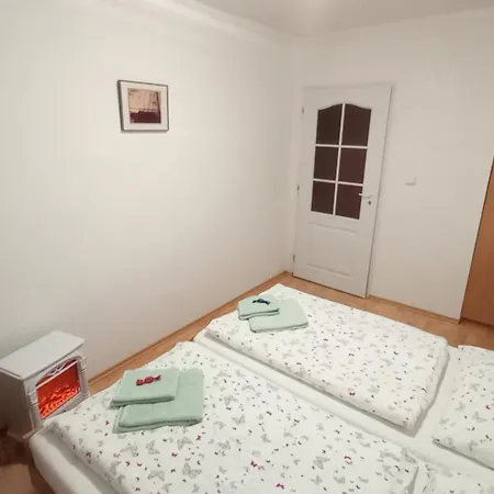 Hannah - Relax Dom Pod Orechom - 2i Rodinne So Zdielanou Kuchynou Trávnica