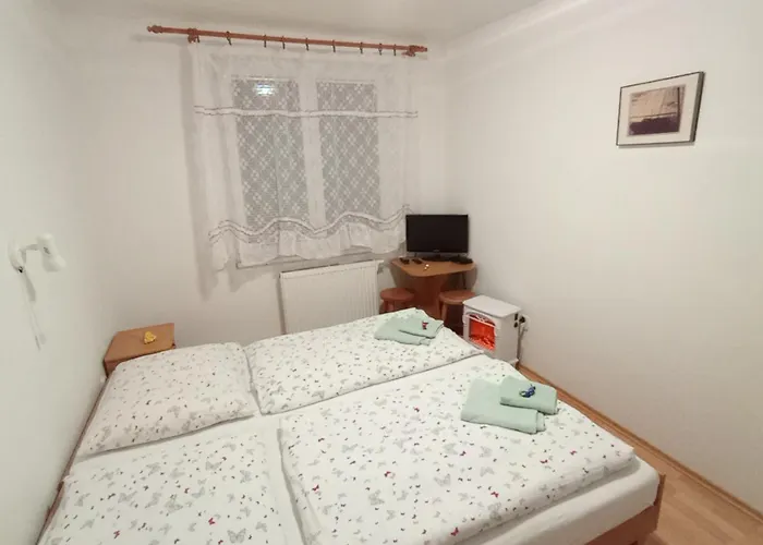 Hannah - Relax Dom Pod Orechom - 2i Rodinne So Zdielanou Kuchynou Trávnica